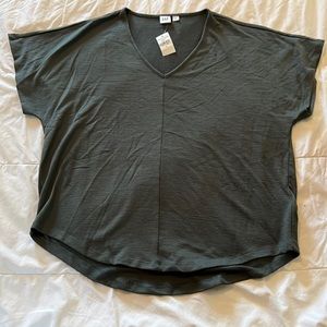 Gap V-neck draped fit t-shirt. Sage green color, size Small